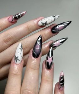 Uñas soft gel con diseño Y2K