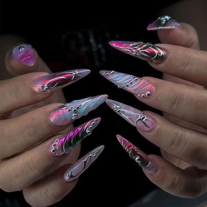 Uñas Y2K futuristas